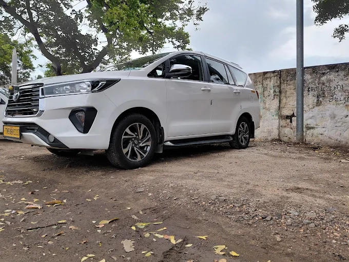 Book Innova Cab online in Tiruppur for superior ride experience