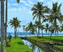 Experience abundant and acclaimed tourist places in Alapuzha